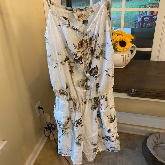 White float romper - Picture 2 of 5